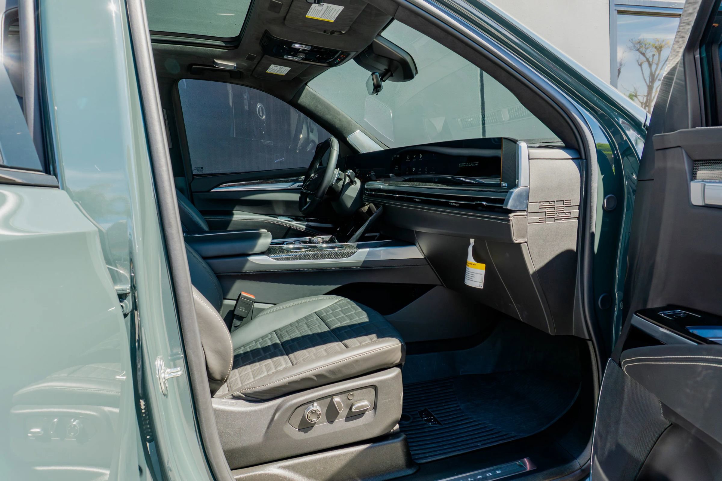 Used 2025 Cadillac Escalade V w/ LPO, ONYX Package AWD/4WD image 60