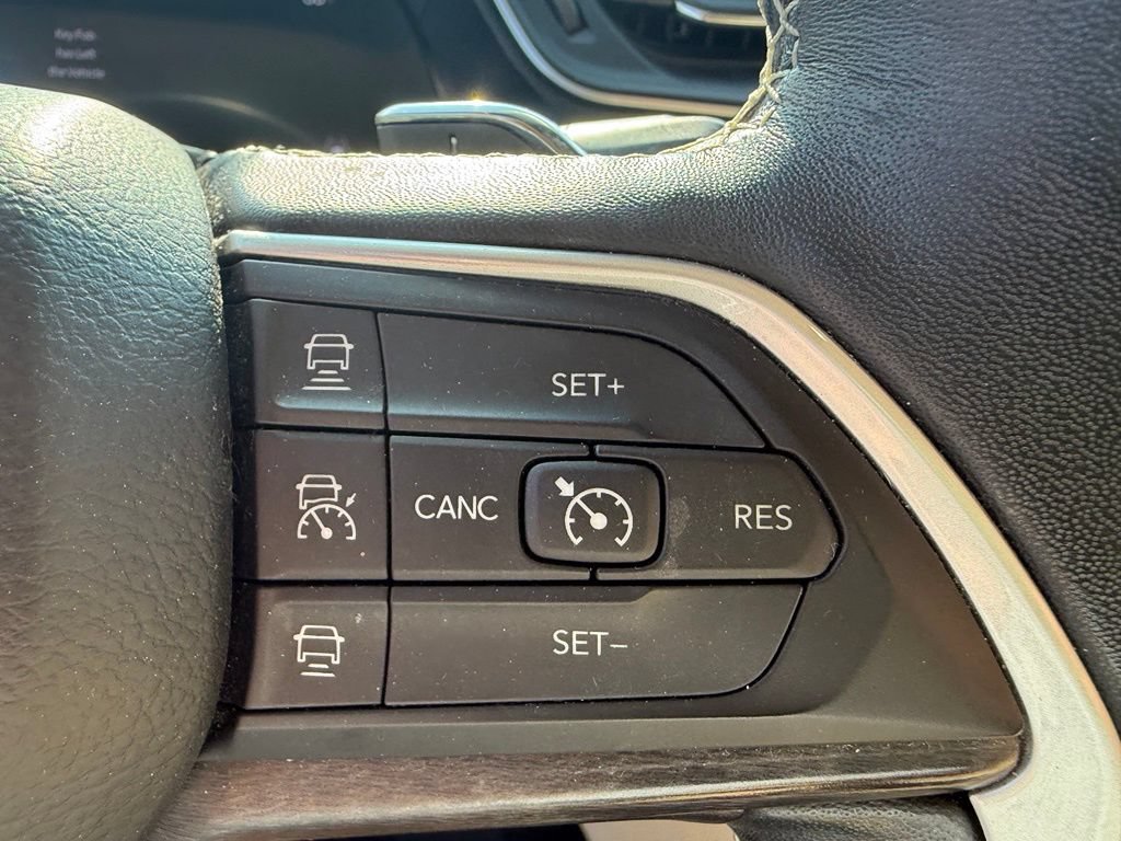 Used 2022 Jeep Grand Cherokee L Limited AWD/4WD image 17
