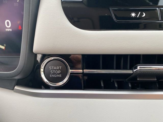 New 2025 Mitsubishi Outlander SE image 28