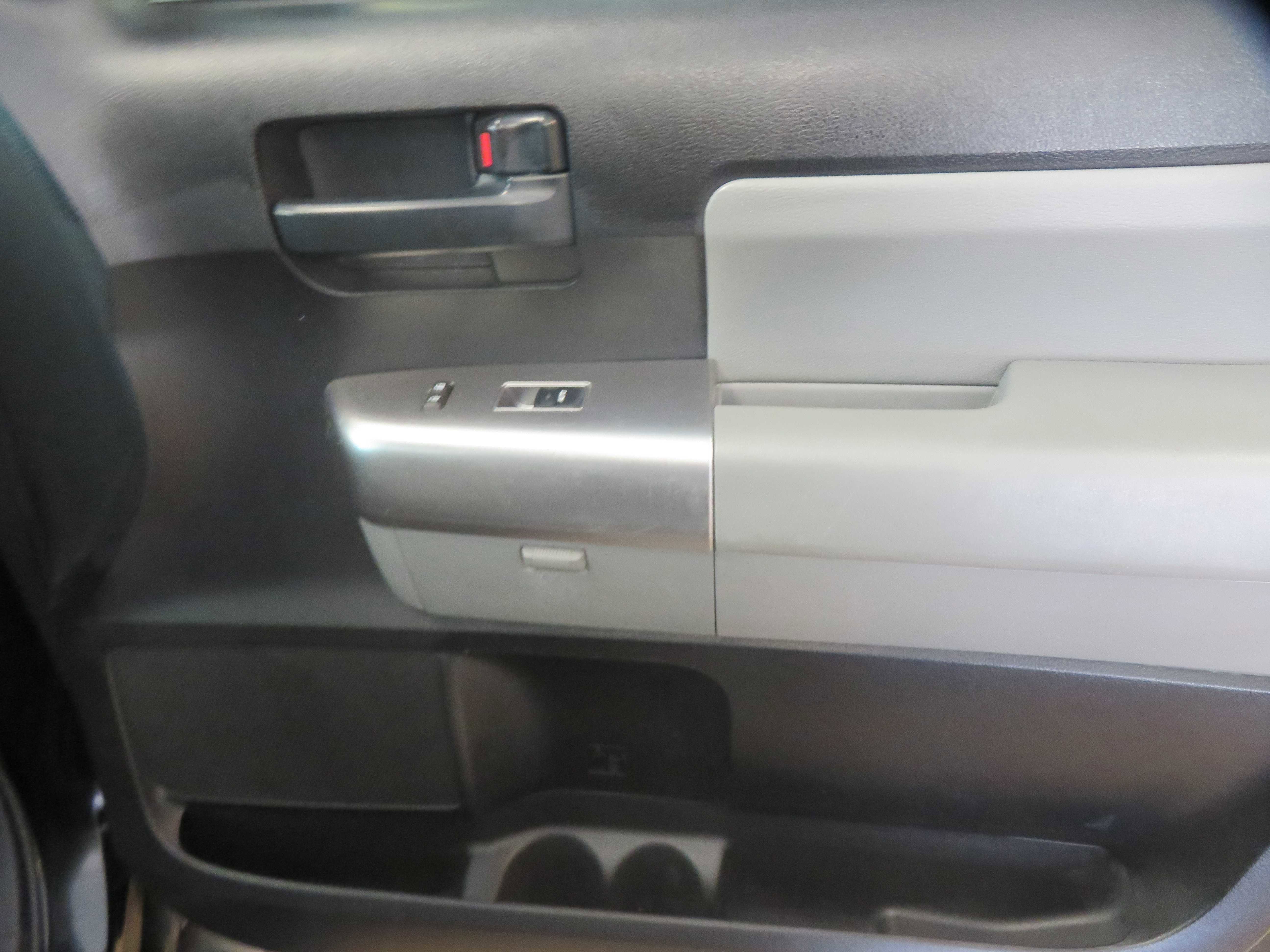 Used 2019 Toyota Sequoia SR5 AWD/4WD image 26