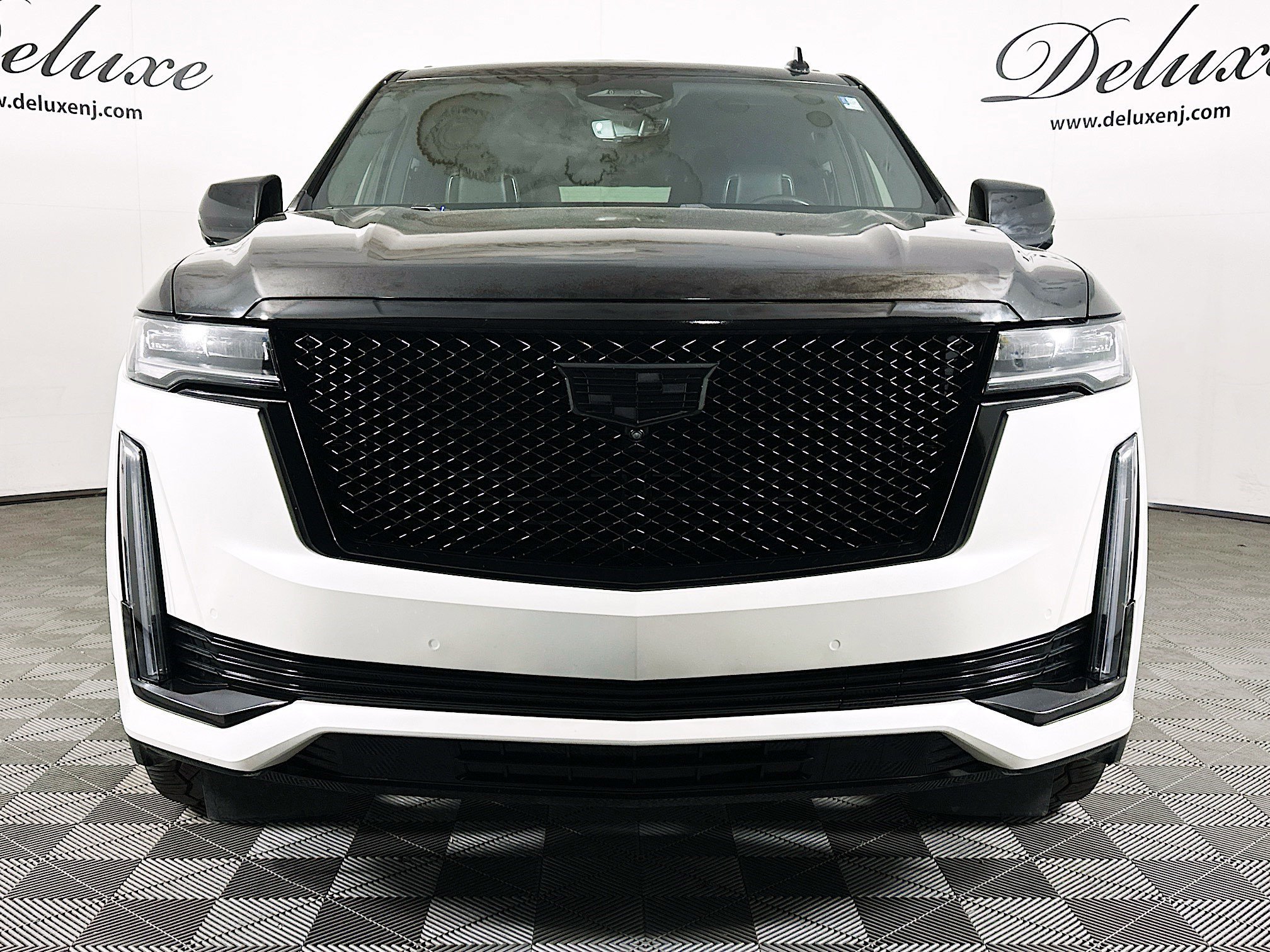Used 2023 Cadillac Escalade Premium Luxury w/ Performance Package AWD/4WD image 2