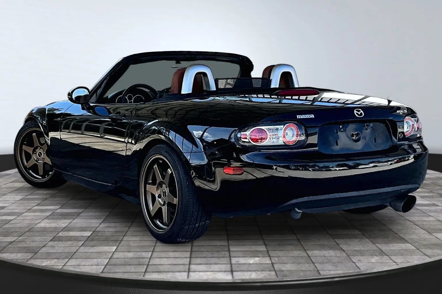 Used 2006 MAZDA MX-5 Miata Grand Touring w/ Premium Pkg RWD image 4