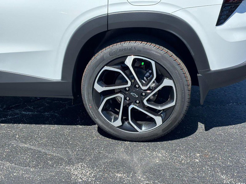 New 2026 Chevrolet Trax RS w/ Sunroof Package FWD image 4