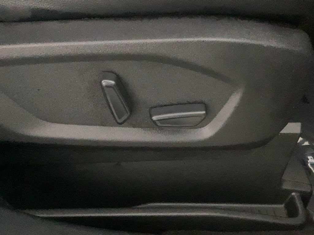 Used 2022 Ford Edge Titanium image 9