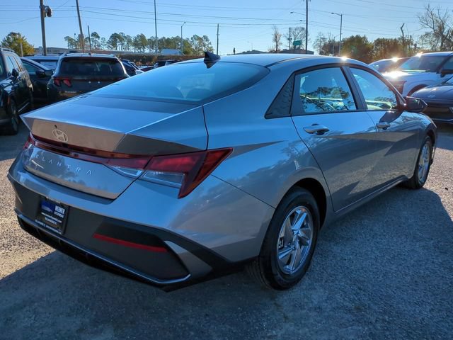 New 2026 Hyundai Elantra SE FWD image 5