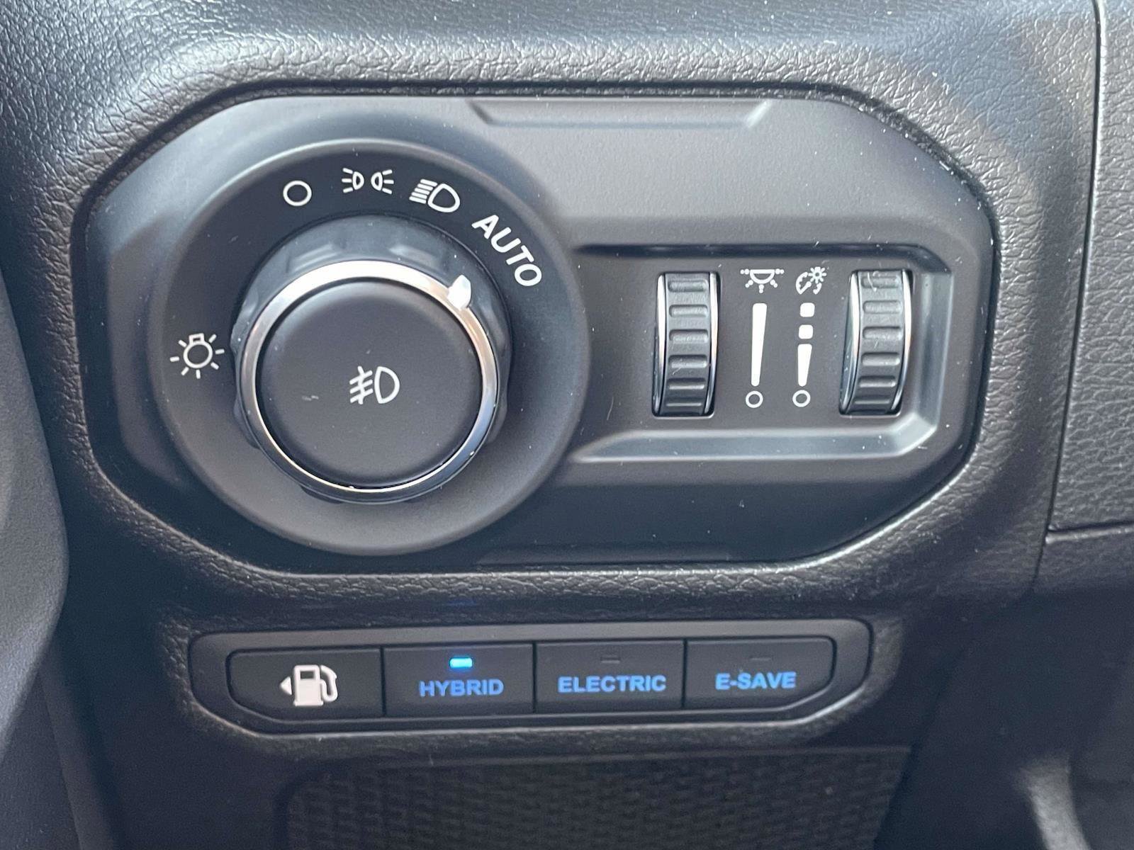 Used 2021 Jeep Wrangler Unlimited Sahara w/ Safety Group image 12