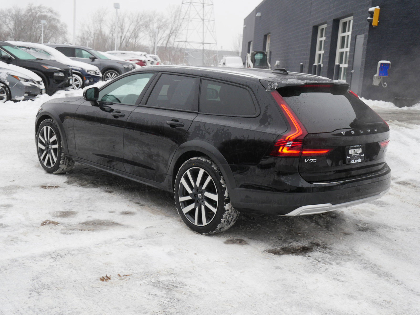 Certified 2024 Volvo V90 B6 Cross Country Ultimate w/ Protection Package Premier image 5