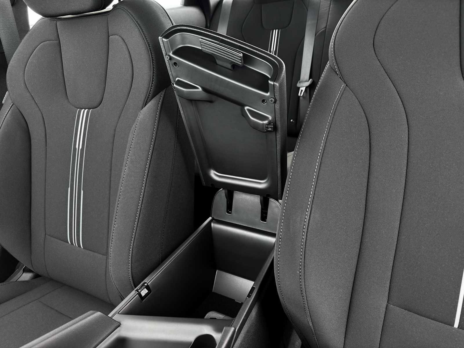 New 2025 Hyundai Elantra Sport image 18