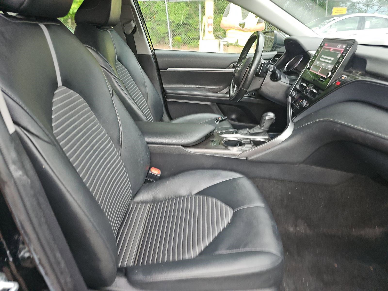 Used 2023 Toyota Camry SE w/ Cold Weather Package FWD image 10