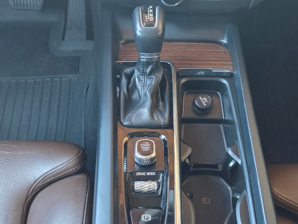 Used 2019 Volvo XC60 T5 Momentum w/ Multimedia Package AWD/4WD image 14