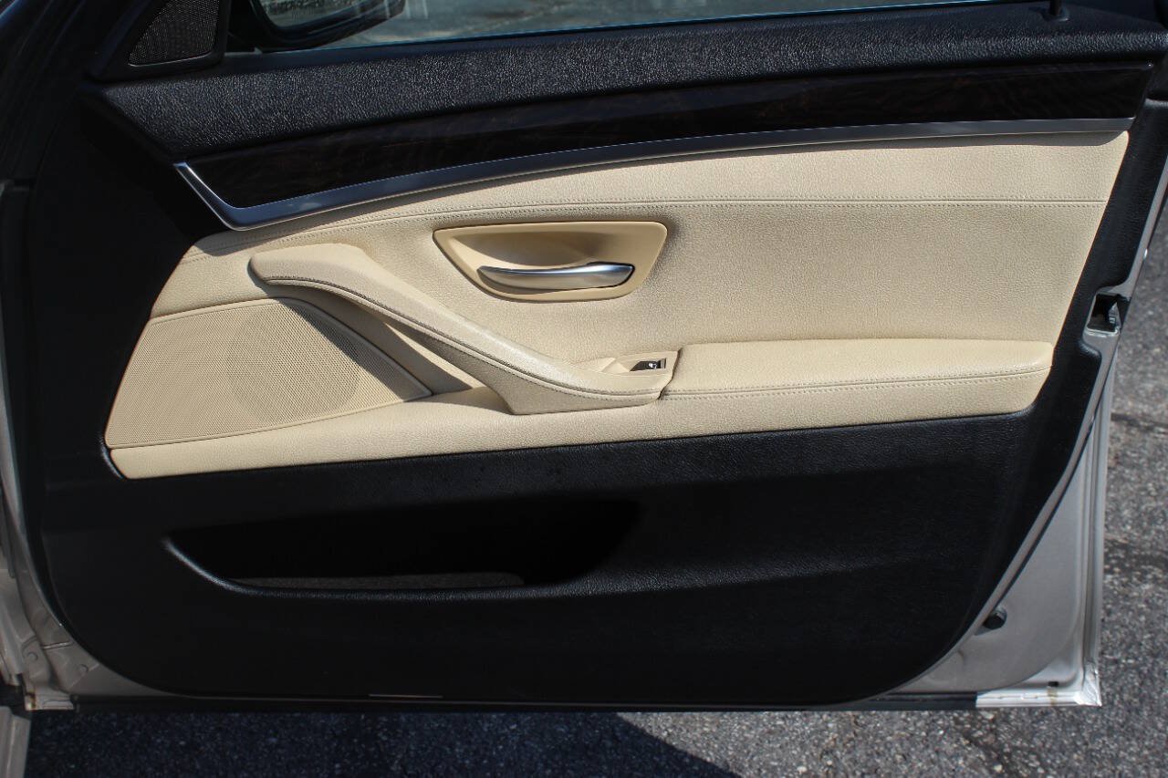 Used 2016 BMW 528i Sedan RWD image 10