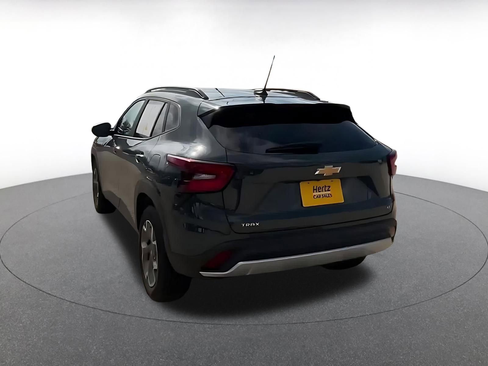 Used 2025 Chevrolet Trax LT FWD image 11