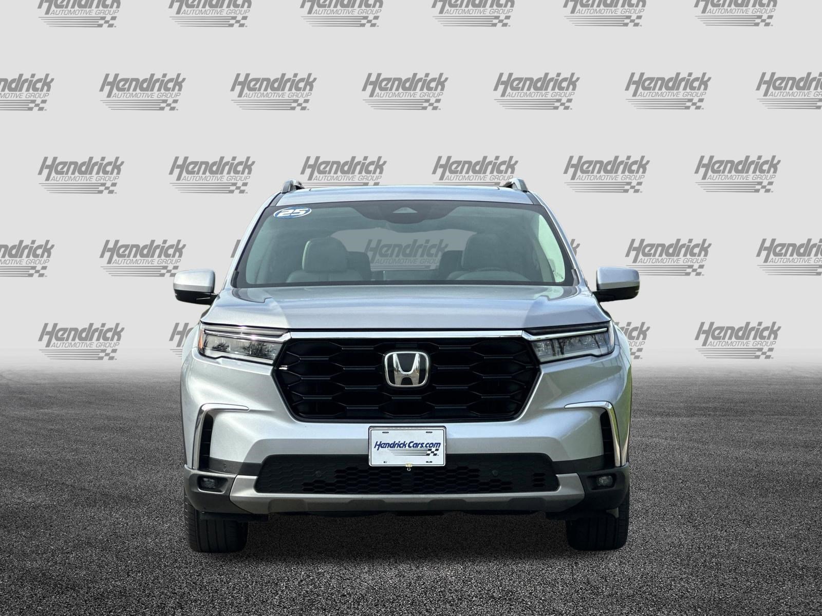 Used 2025 Honda Pilot Touring image 10