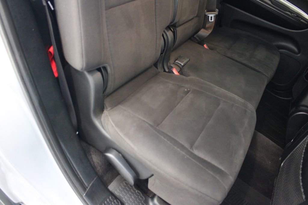Used 2019 Dodge Durango SXT w/ 3rd Row Seating Group AWD/4WD image 24