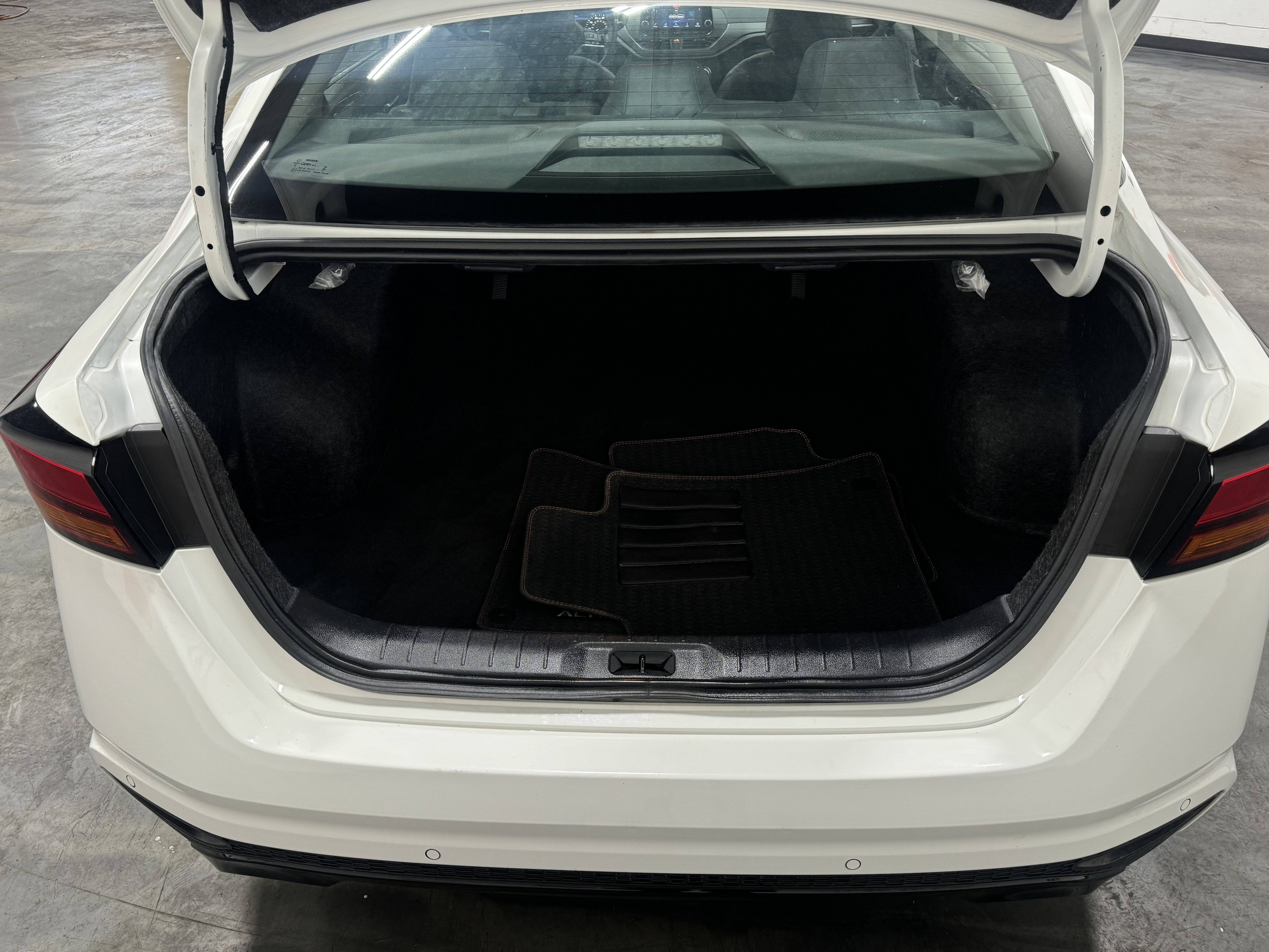 Used 2023 Nissan Altima 2.5 SR image 13