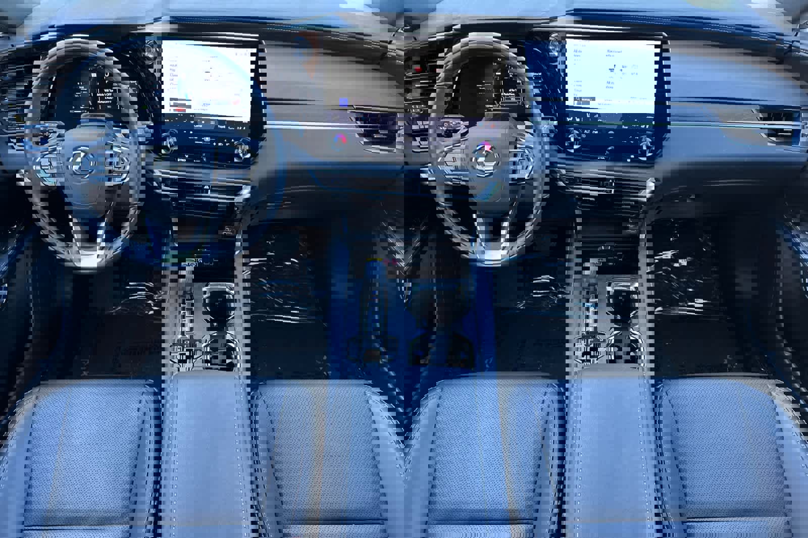 Used 2025 Lexus RX 350 Premium w/ Convenience Package image 3