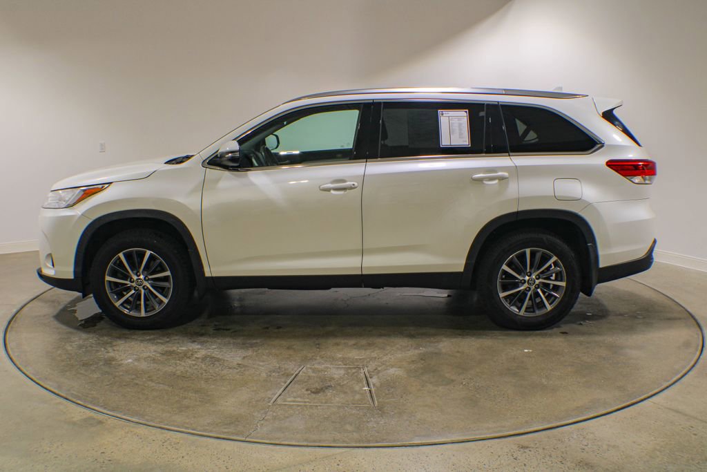 Used 2019 Toyota Highlander XLE AWD/4WD image 2