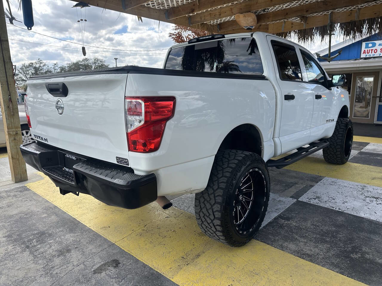 Used 2017 Nissan Titan S RWD image 5