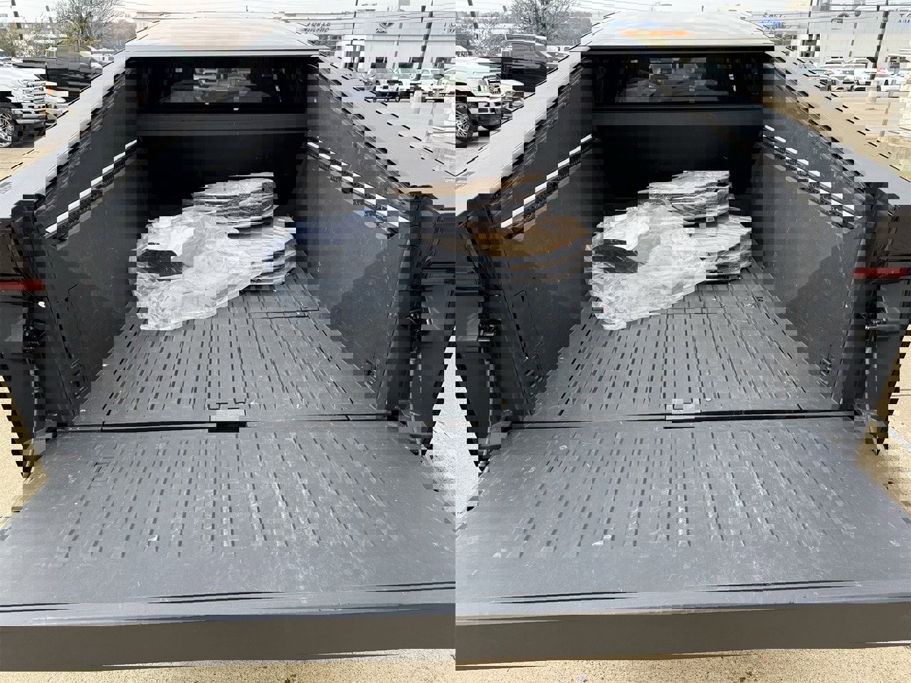 Used 2024 Tesla Cybertruck AWD Crew Cab image 26