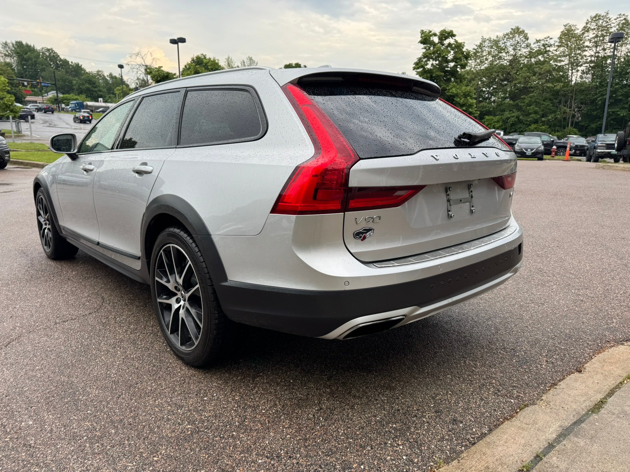 Used 2020 Volvo V90 T6 Cross Country AWD/4WD image 5