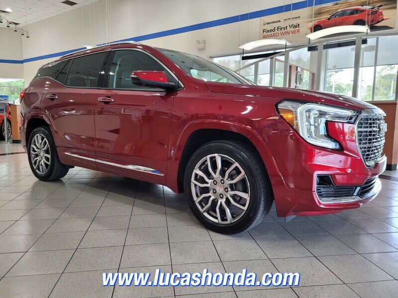 Used 2023 GMC Terrain Denali w/ Denali Premium Package image 3