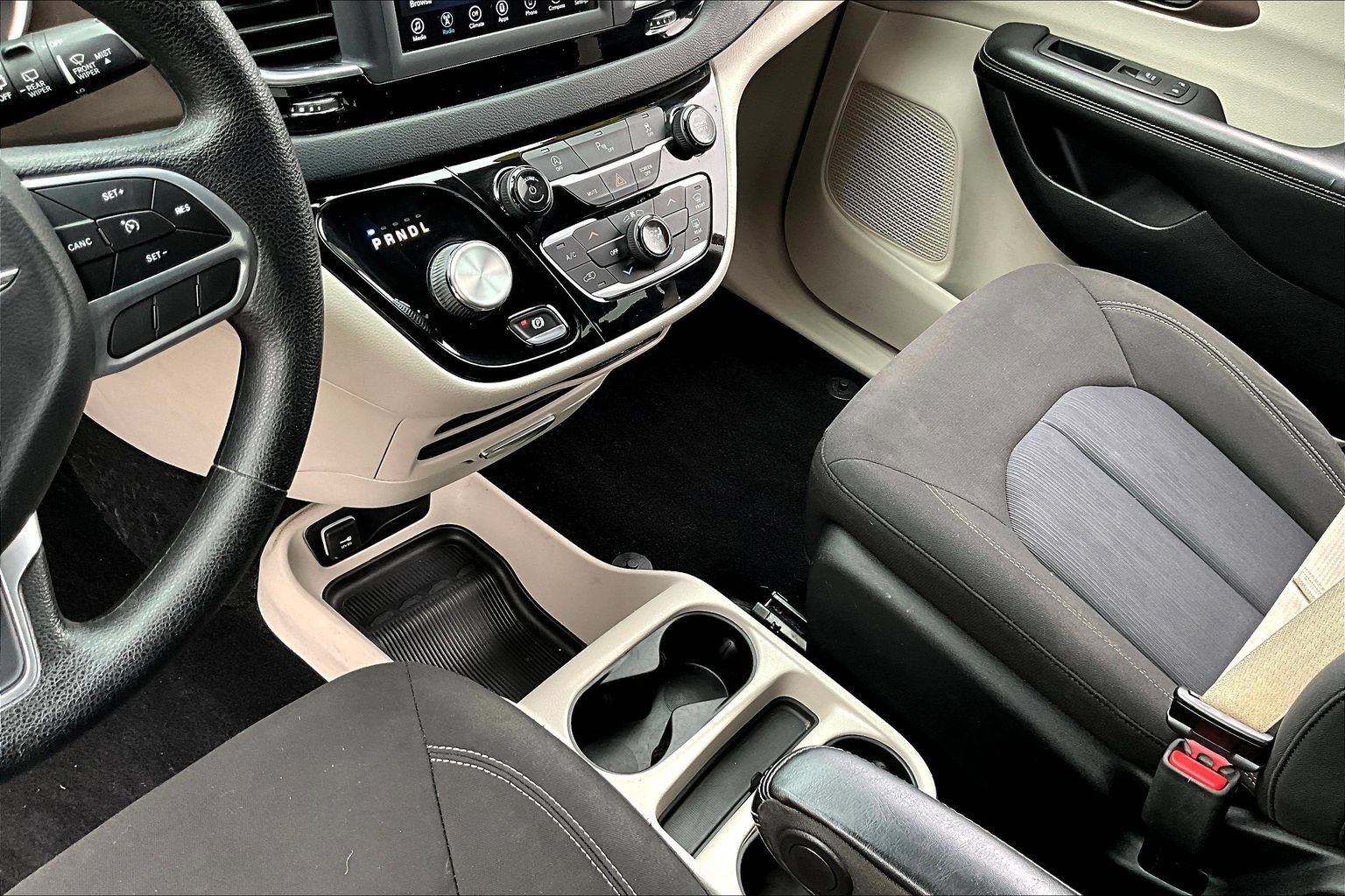 Used 2020 Chrysler Voyager LX FWD image 19