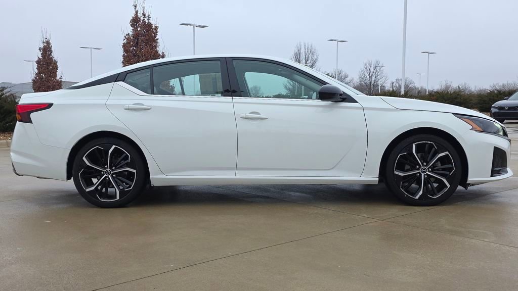 Used 2023 Nissan Altima 2.5 SR FWD image 6