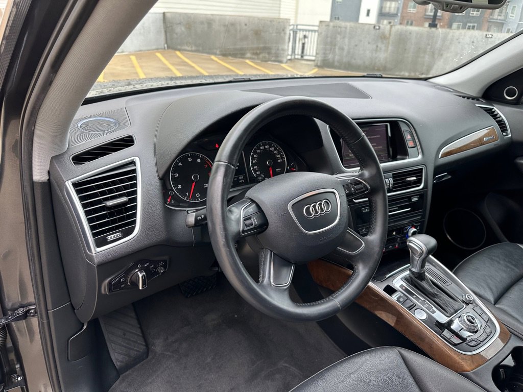 Used 2017 Audi Q5 2.0T Premium Plus w/ Technology Package image 9