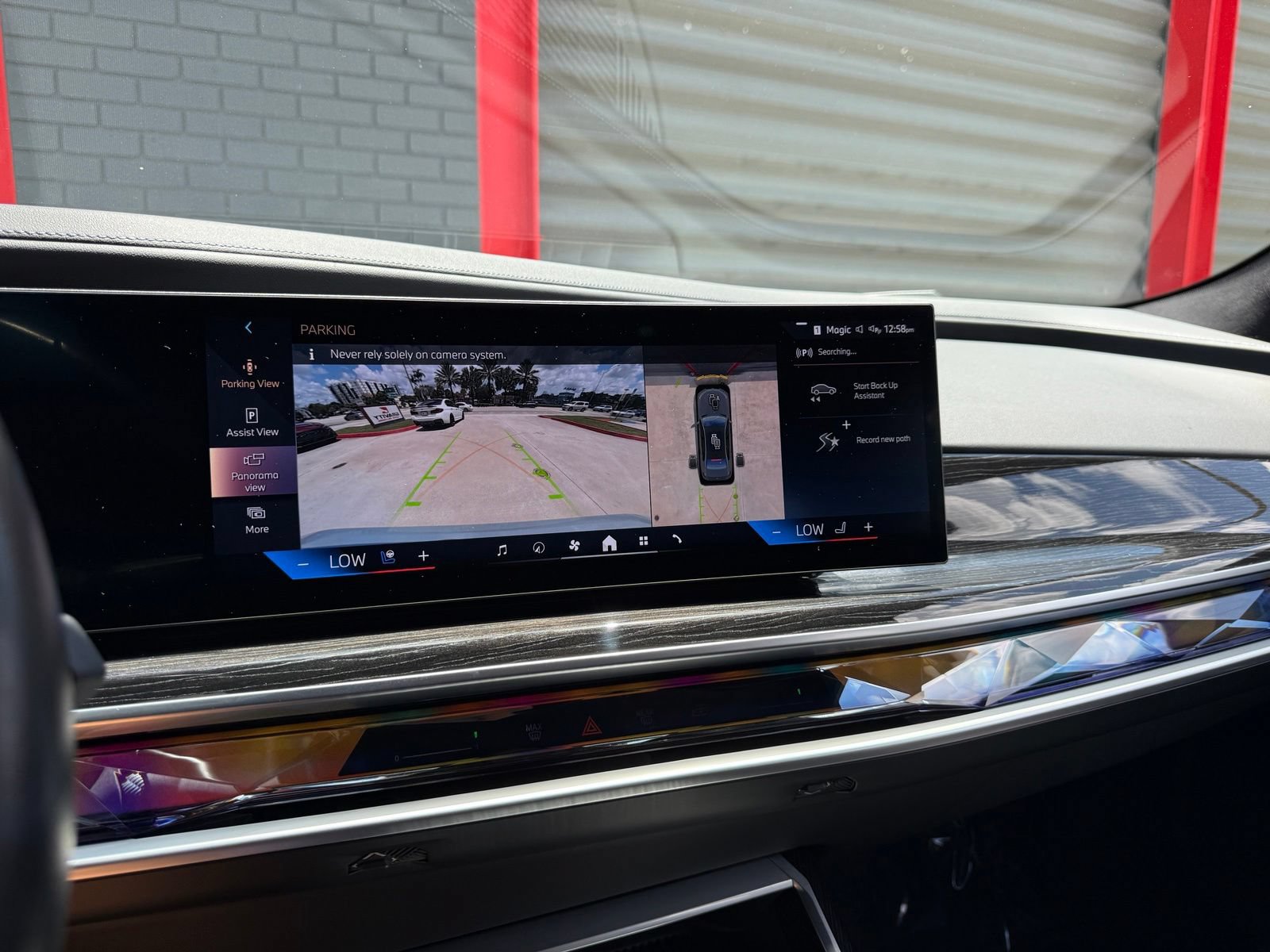 Used 2024 BMW i7 eDrive50 w/ M Sport Package RWD image 23