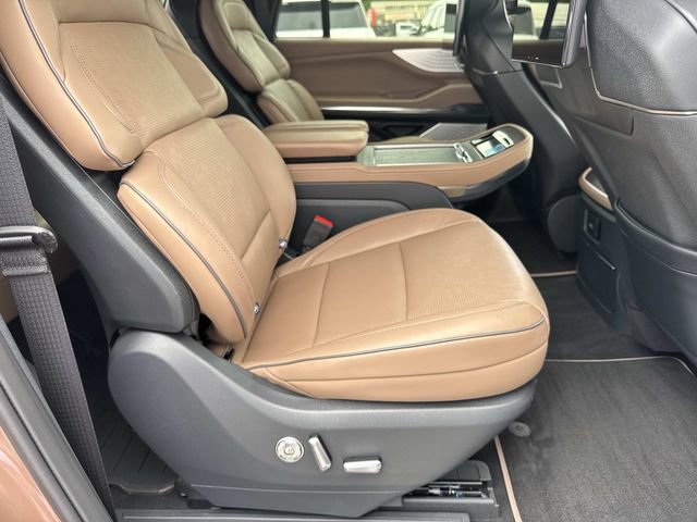 Certified 2026 Lincoln Navigator L Black Label AWD/4WD image 10