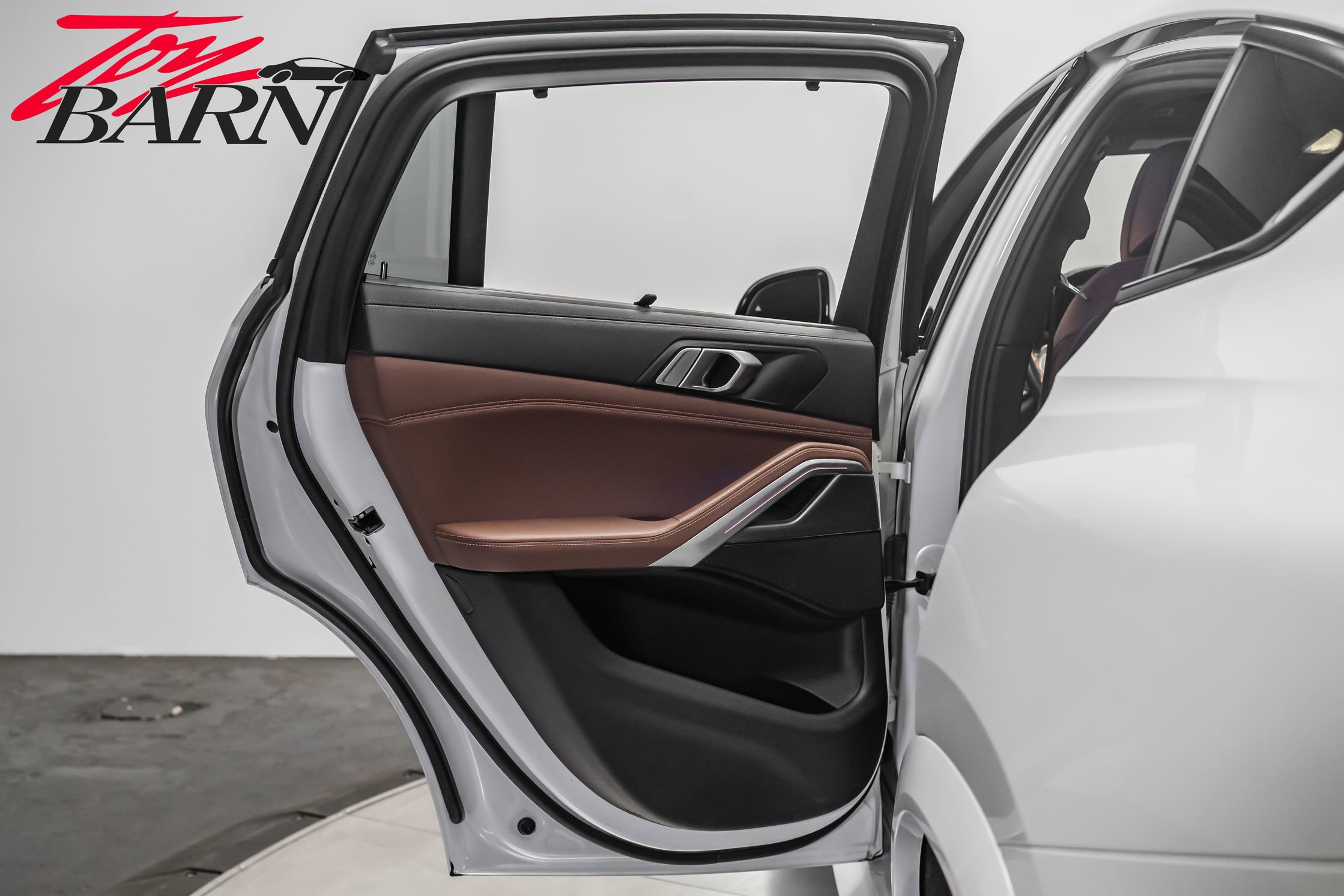 Used 2022 BMW X6 xDrive40i w/ Executive Package image 44