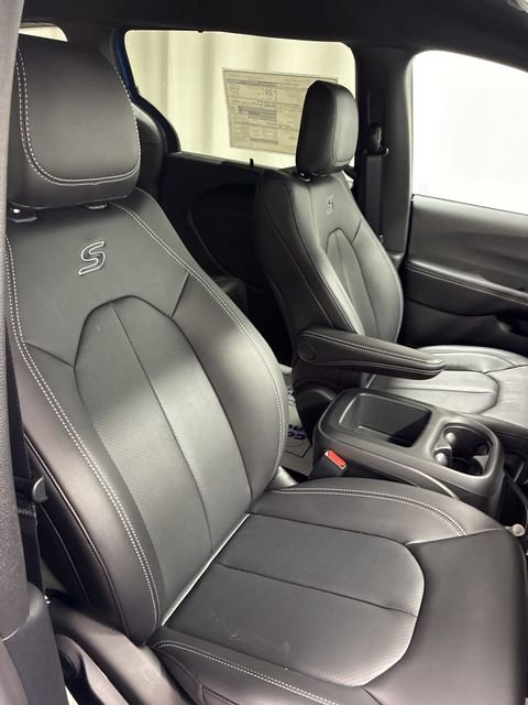 New 2026 Chrysler Pacifica Select w/ S Appearance Package image 29