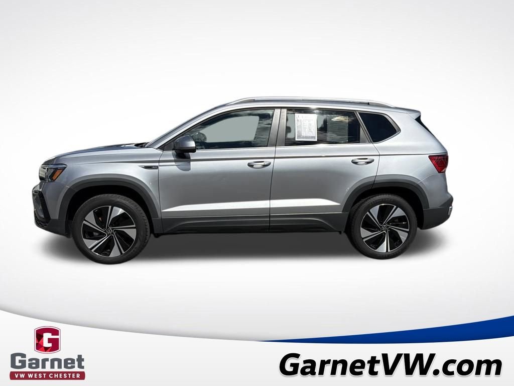 Certified 2024 Volkswagen Taos SE image 2