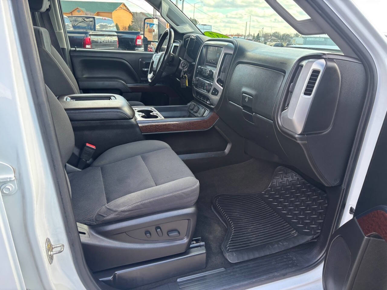 Used 2017 GMC Sierra 2500 SLE w/ Suspension Package, Off-Road AWD/4WD image 18