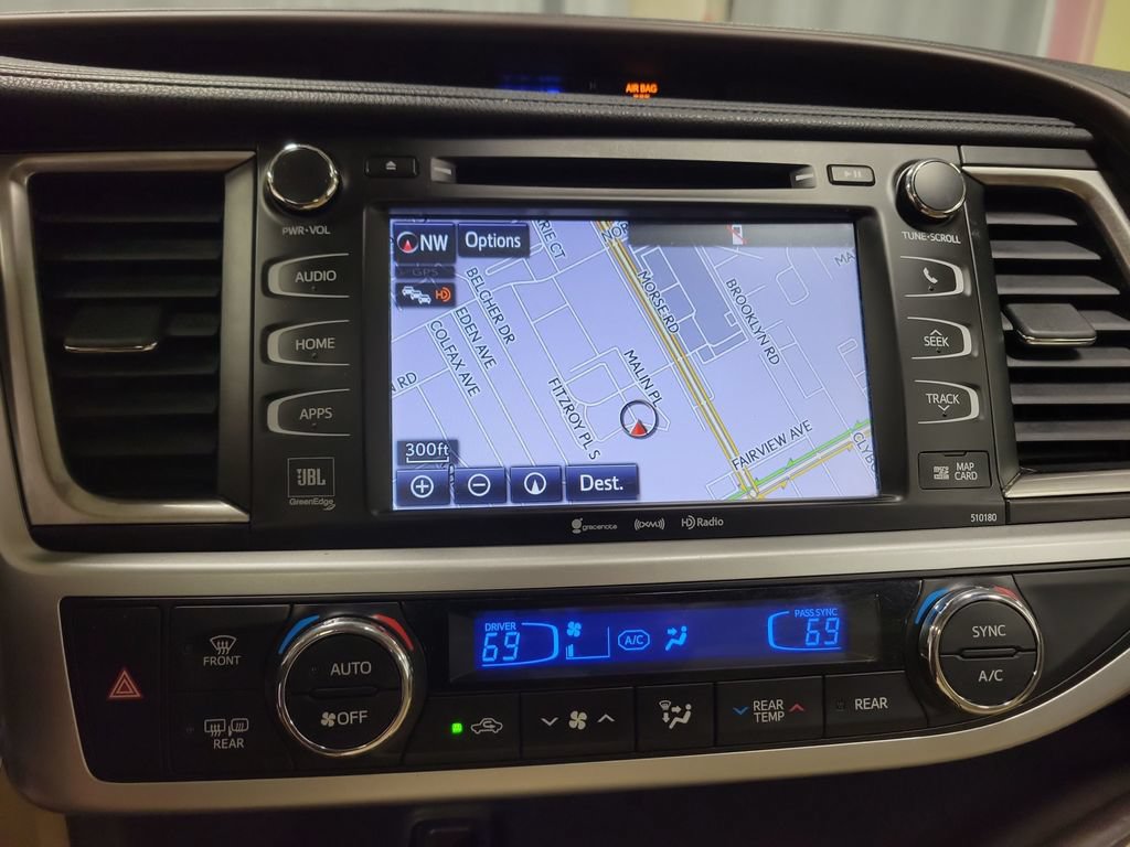 Used 2018 Toyota Highlander Limited Platinum AWD/4WD image 18