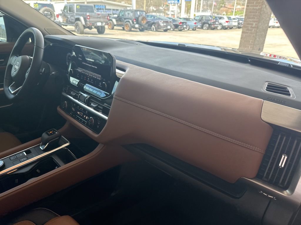 Used 2025 Nissan Pathfinder Platinum AWD/4WD image 24