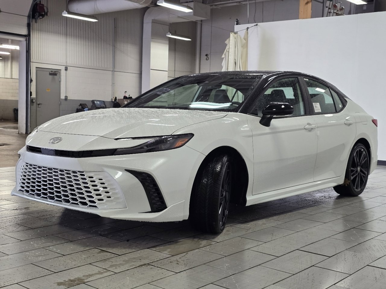 New 2026 Toyota Camry Hybrid FWD image 13