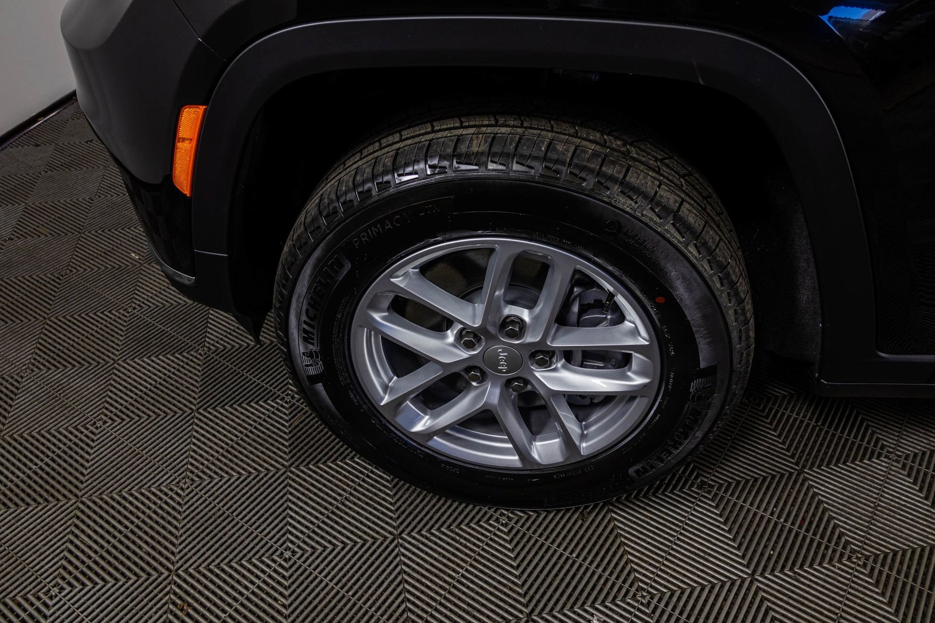 New 2025 Jeep Grand Cherokee L Laredo w/ Luxury Tech Group I image 42