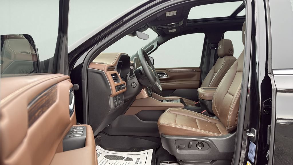 Used 2023 Chevrolet Tahoe High Country w/ LPO, Illumination Package AWD/4WD image 27