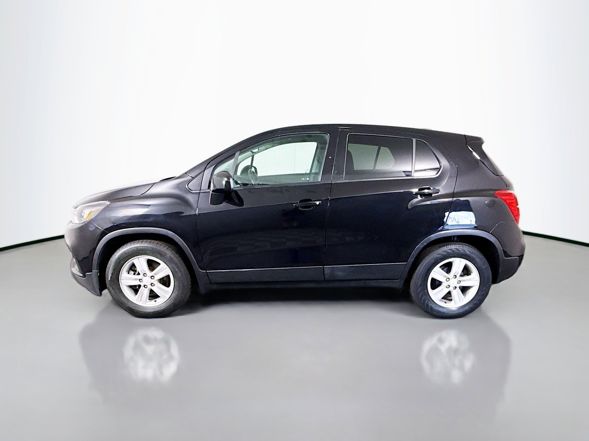 Used 2021 Chevrolet Trax LS w/ Tint and Cruise Package image 6