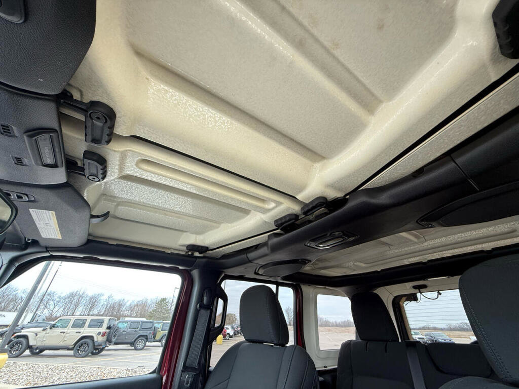 Used 2021 Jeep Wrangler Unlimited Sport image 31