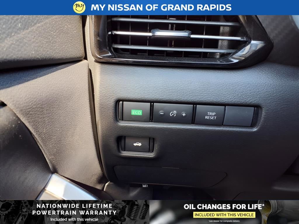 New 2025 Nissan Sentra SR w/ Midnight Edition image 27