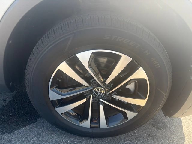 Used 2022 Volkswagen Tiguan S FWD image 4