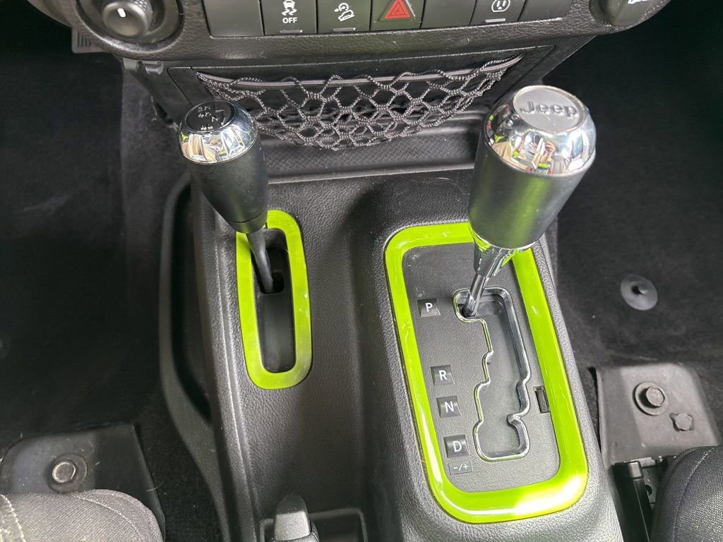 Used 2016 Jeep Wrangler Unlimited Sahara w/ Connectivity Group AWD/4WD image 25