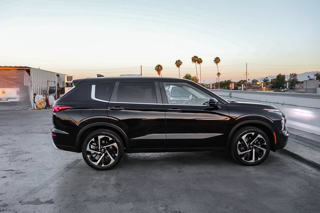 Used 2024 Mitsubishi Outlander SE AWD/4WD image 13