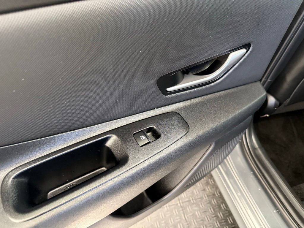 Used 2025 Hyundai Elantra Limited FWD image 18