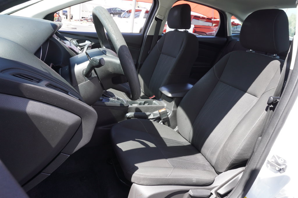 Used 2015 Ford Focus SE w/ Reverse Sensing Package FWD image 16