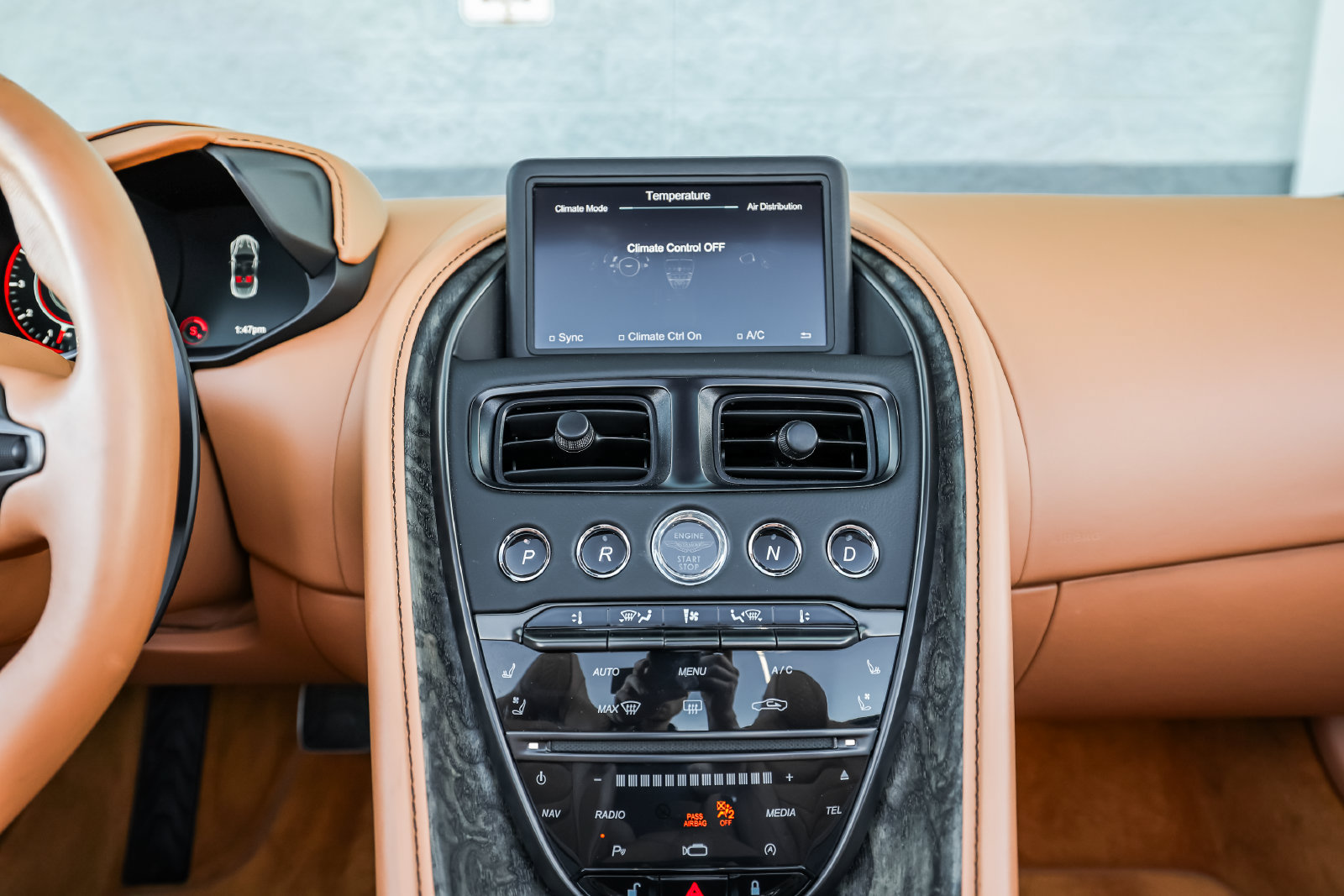 Used 2022 Aston Martin DBS Superleggera Volante RWD image 32