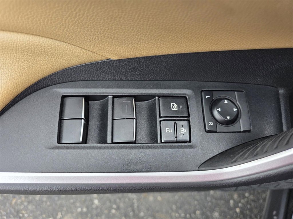 Used 2020 Toyota RAV4 XLE Premium image 13