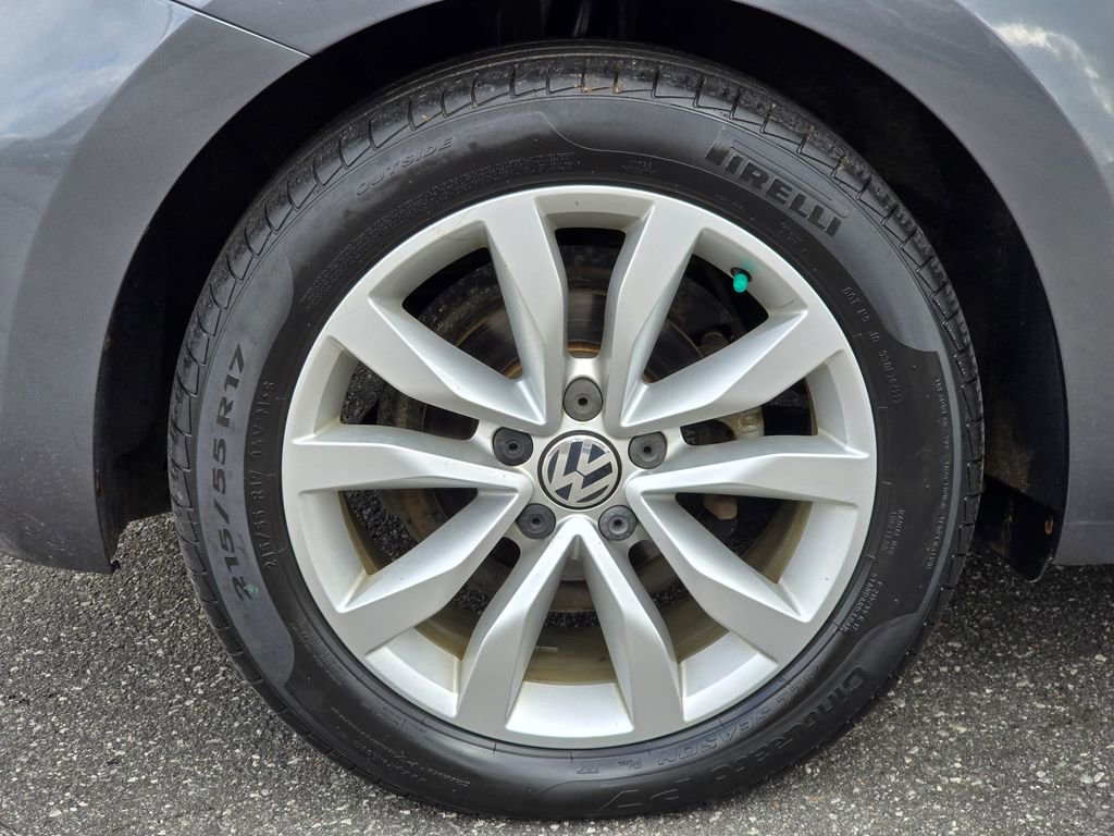 Used 2015 Volkswagen Beetle TDI image 23